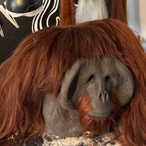 1/1 lifelike orangutan sculpture