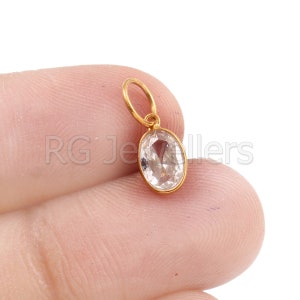Natürliche Moissanite Charme, 18k Gold Charme, Moissanite Gold Charme, Goldcharme, handgemachter Goldanhänger, fester Goldanhänger, Geschenk für sie