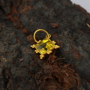 Handmade 18k Gold Yellow Sapphire Charm Pendant