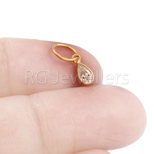 Natürliche Moissanite Charme, 18k Gold Charme, Moissanite Gold Charme, Goldcharme, handgemachter Goldanhänger, fester Goldanhänger, Geschenk für sie
