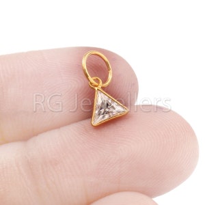 Natürliche Moissanite Charme, 18k Gold Charme, Moissanite Gold Charme, Goldcharme, handgemachter Goldanhänger, fester Goldanhänger, Geschenk für sie