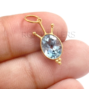 Blue Topaz Gold Charm, Solid 18k Gold Charm, Dainty Charm, Handmade Charm Pendant, Gemstone Charm, Birthstone Charm, Blue Topaz Gold Charm
