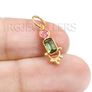 Handgemachter 18k Gold Turmalin Charm: Grüner & Rosa Edelstein Anhänger