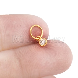 Natürliche Moissanite Charme, 18k Gold Charme, Moissanite Gold Charme, Goldcharme, handgemachter Goldanhänger, fester Goldanhänger, Geschenk für sie