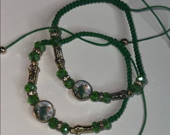 Beaded San Judas bracelet in red/green