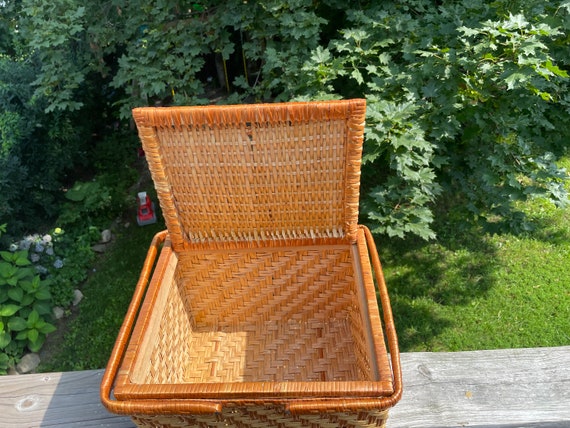 Vintage wicker picnic basket with dining essentia… - image 4