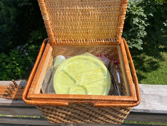 Vintage wicker picnic basket with dining essentia… - image 2