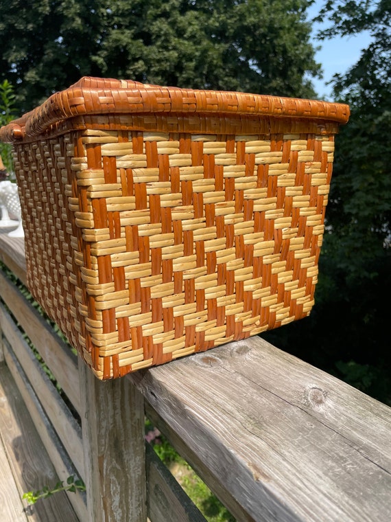 Vintage wicker picnic basket with dining essentia… - image 7