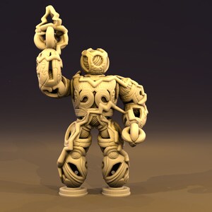 Może przedstawiać: Szczegółowa, beżowa figurka robota wydrukowana w 3D z misternymi wzorami i uniesionym ramieniem. Robot stoi na podstawie.