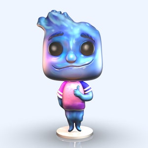 Può includere: Statuetta blu con testa e corpo stilizzati, indossa una maglietta rosa e viola con strisce bianche. La figura è su una base circolare bianca e fa il gesto del pollice in su.