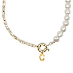 Süßwasserperlen-Halskette mit Büroklammer-Kette & individuellem Initialverschluss - Eleganter, personalisierter Schmuck für einen modernen Look