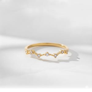Bridal Contour Crown Band, V-Shaped Ring Guard/Nesting Wedding Band, Photo-Ready