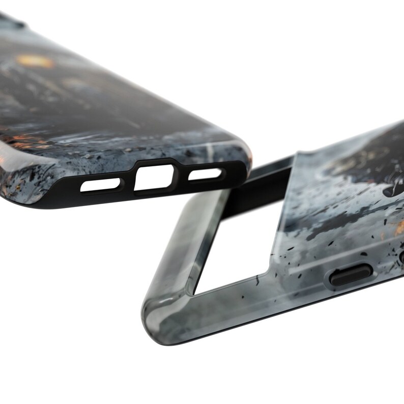 Puede incluir: Dos fundas para tel&eacute;fono con un patr&oacute;n de m&aacute;rmol gris y negro. Las fundas est&aacute;n hechas de un material de pl&aacute;stico transparente con un parachoques de goma negro.