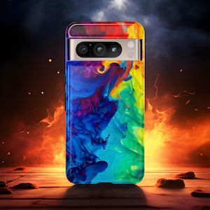 Könnte beinhalten: Eine farbenfrohe Handyhülle mit einem abstrakten Regenbogen-Design. Die Hülle hat eine erhöhte Kameraabdeckung mit drei Objektiven.