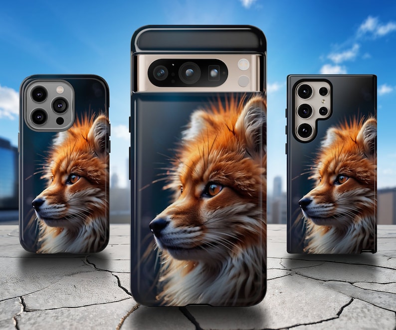 以下が含まれることがあります： キツネのデザインが施された携帯電話ケースが3つ。ケースは黒で、背面には赤いキツネの顔が描かれています。キツネはオレンジ色の毛並みと白い鼻先をしています。