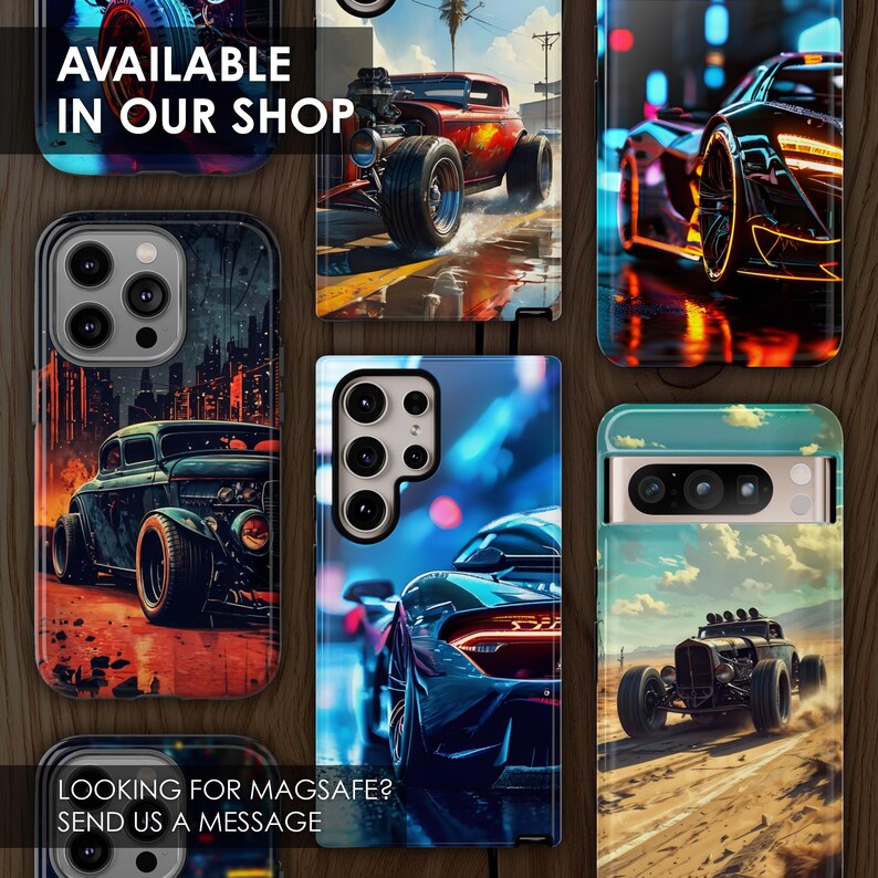Puede incluir: Cuatro fundas de tel&eacute;fono diferentes con dise&ntilde;os de coches variados. Las fundas presentan un hot rod negro, un coche deportivo azul, un hot rod rojo y un hot rod negro con un fondo de desierto. El texto "AVAILABLE IN OUR SHOP" y "LOOKING FOR MAGSAFE? SEND US A MESSAGE" es visible en la imagen.