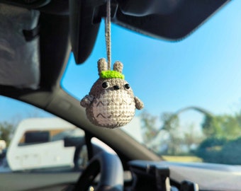 Totoro coche colgante crochet Amigurumi dibujos animados Chinchilla coche colgante único coche decoración coche encanto regalo para su encanto espejo retrovisor hecho a mano