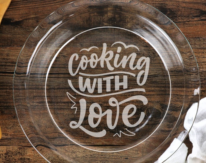 Glass Etched Pie Pan – ‘Cooking with Love’ Design, Custom Gift for Cooks & Bakers, Dishwasher Safe