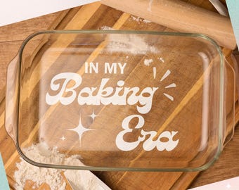 Etched Glass Baking Dish with Lid – "In My Baking Era" Design