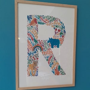 Tema del alfabeto - Pintado a mano - Carta personalizada - Hecho a pedido - Incluye ilustraciones de animales y plantas comenzando con la letra.