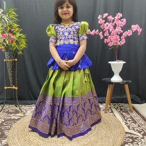 Kinder Lehenga Choli, schwere Seide Lehenga für Mädchen, Kid Lehenga, Pattu Pavadai, ethnische indische Kleidung, Chaniya Choli, Mädchen Hochzeit Lehenga