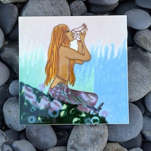 Handgeschilderde keramische tegel: oceaanmeermin met schelp (8 x 8)