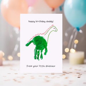 Cartão de aniversário para impressão de mão do papai para impressão, atividade fofa faça você mesmo para crianças, cartão de felicitações de dinossauro para o pai em casa, artesanato infantil