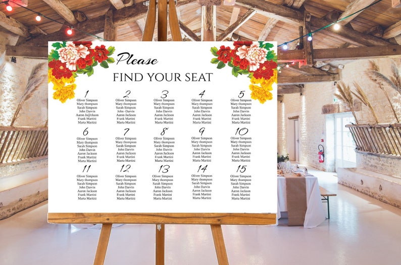 Pode incluir: Um mapa de lugares de casamento branco com decora&ccedil;&otilde;es florais no topo. O mapa &eacute; dividido em 15 se&ccedil;&otilde;es, cada uma com um n&uacute;mero e uma lista de nomes. O texto no topo diz "Por favor, encontre seu lugar."