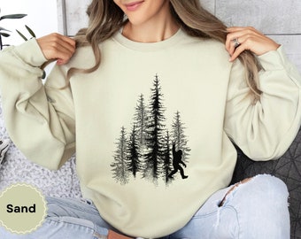 Sudadera Bigfoot, regalos para amantes del aire libre, camisa Sasquatch divertida, camisa amante de la naturaleza, suéter de camping, Bigfoot me vio, regalo para los amantes del bosque