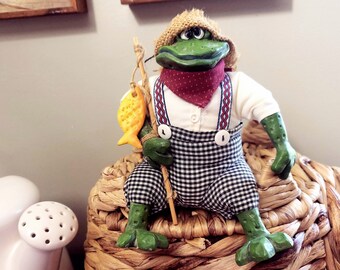 vintage Russ Berrie Têtard la grenouille pêcheur Shelf Sitter Frog, Kathleen Kelly Critter Factory