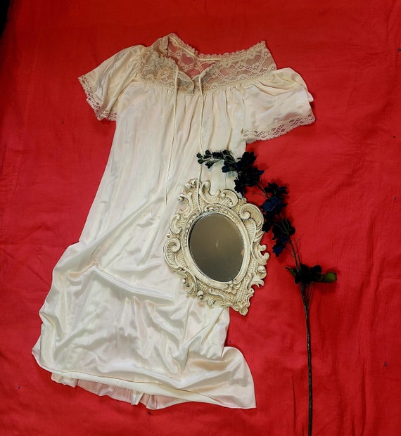 Vintage JCPenney Flowy Cream Nightgown with Lace,… - image 1