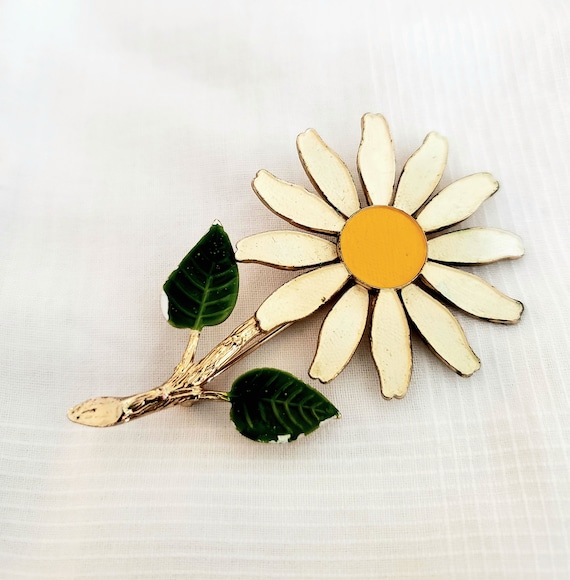 Vintage Daisy Brooch, White Daisy Pin - image 1