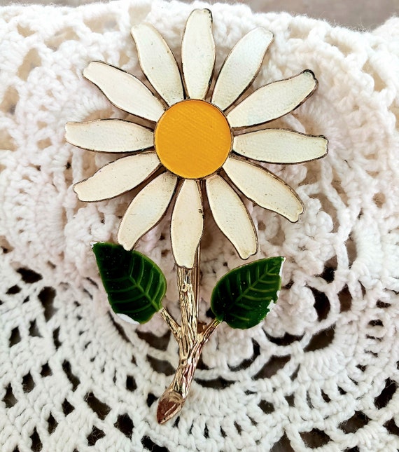 Vintage Daisy Brooch, White Daisy Pin - image 3