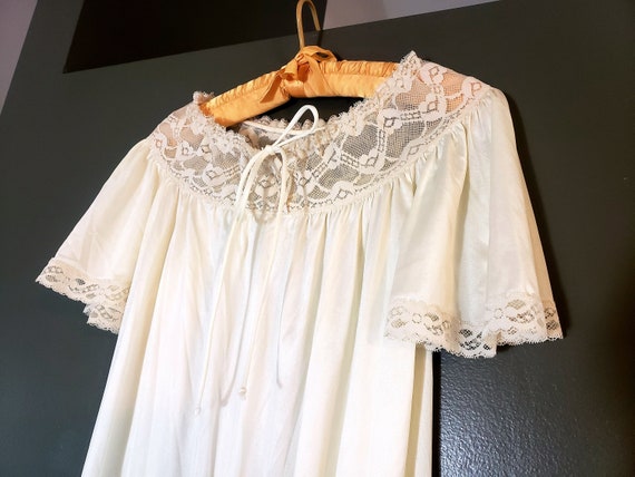 Vintage JCPenney Flowy Cream Nightgown with Lace,… - image 8