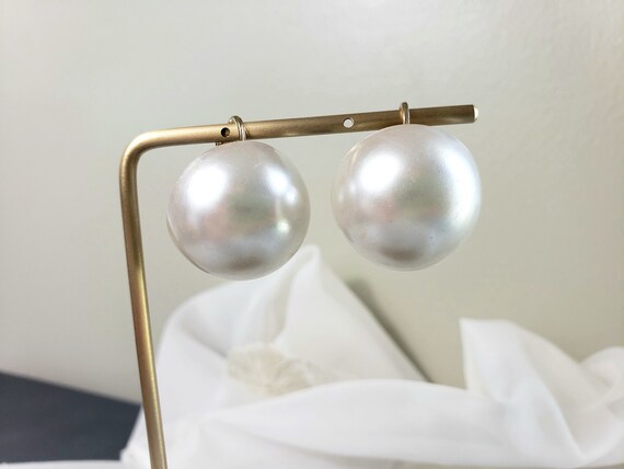 Large Vintage 1950s Faux Pearl Screw Back Earring… - image 8