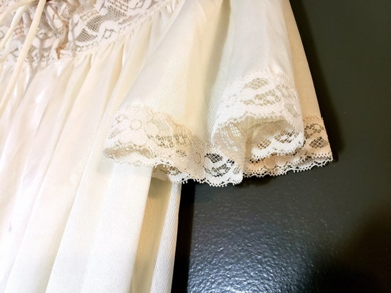 Vintage JCPenney Flowy Cream Nightgown with Lace,… - image 10