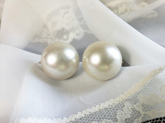Large Vintage 1950s Faux Pearl Screw Back Earring… - image 1