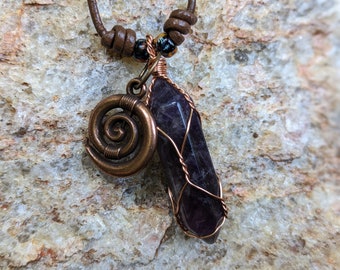 Amethist kristal en spiraal leren ketting (0017N)
