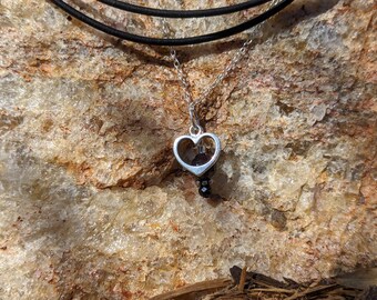 Open hart granaat en spinel leer en kettingchoker (0070N)