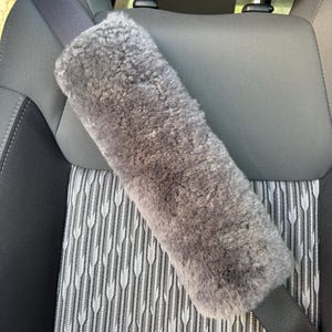 Copricintura di sicurezza in pelle di pecora 100% originale - Imbottitura per cintura di sicurezza per auto, soffici imbottiture per cintura di sicurezza per un maggiore comfort - Protezione per pacemaker - Premium