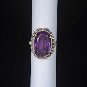 Vintage synthetic color-change Alexandrite and sterling silver ring, size 8