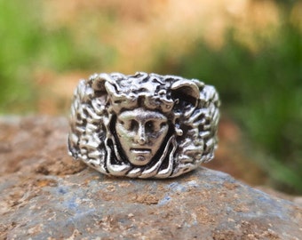 Anillo de Medusa de plata