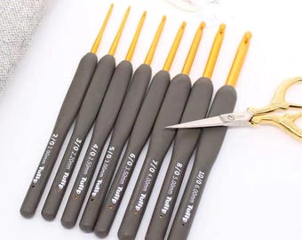 Tulip Etimo Crochet Hook Set: Ergonomic Cushion Grip, 2.0-6.50mm