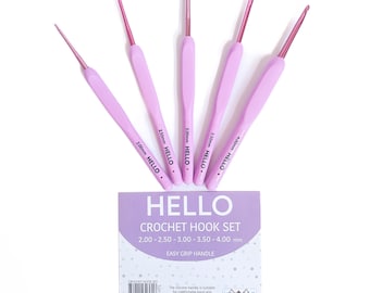 Ergonomic Pastel Pink Crochet Hook Set: Soft Grip Aluminum, 5 Sizes