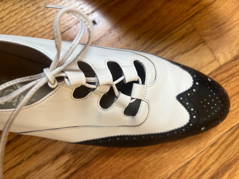 Vintage 60s Women's Leather Salvatore Ferragamo Black and White