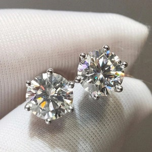 Pendientes de plata de ley 925 con diamantes de 0,3, 0,5, 1 y 2 quilates, de 3 a 7 mm. Brillantes circonitas cúbicas redondas. Ideales para perforar la oreja.