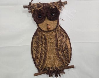 Adorno de pared vintage estilo bohemio con forma de búho – Decoración de búho en macramé y arpillera de los años 70 – Arte de pared retro con temática de bosque