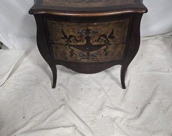 Mesita de noche estilo Bombe francés provenzal vintage / Cómoda auxiliar pintada a mano / Mesa auxiliar estilo Hollywood Regency