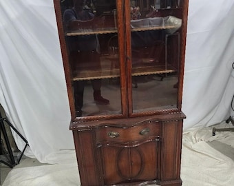 Vintage Mahogany Curio Cabinet – Glass Display China Hutch – Traditional Storage Cabinet