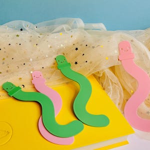 Bookworm Bookmark | 3D Printed Bookmark | Cute Bookmark | Children’s Bookmark | Fun Bookmark | Worm Bookmark | Peeking Bookmark
